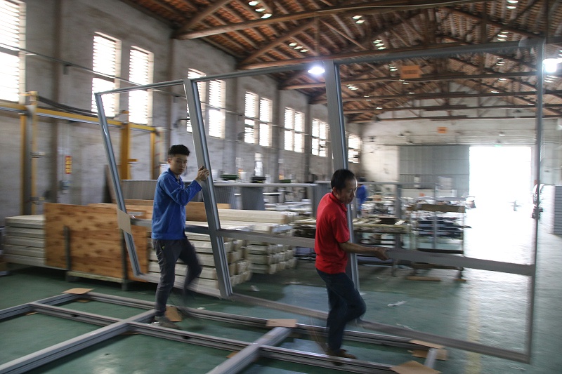 自從用了這種鋁合金門窗家里的電費大大減少了！